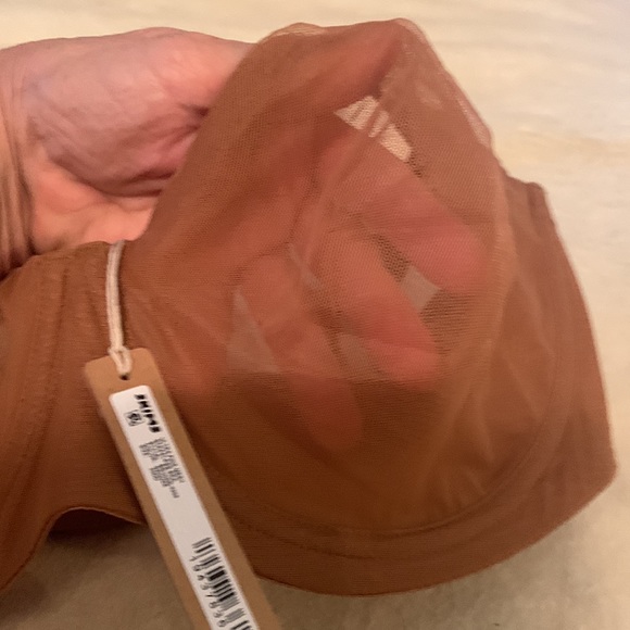 SKIMS (NWT-Bronze) Ultra Fine Mesh Strapless/Strapped Bra - Picture 6 of 9